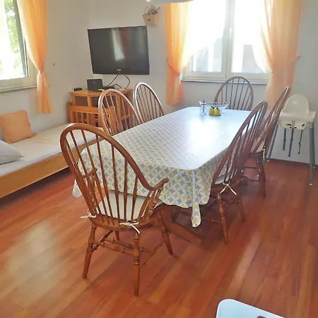 Near In 54481 Апартаменты Селине
