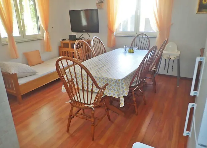 Near In 54481 Apartment Seline
