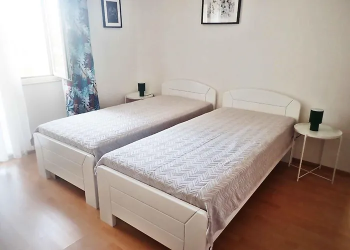 Near In 54481 Апартаменты