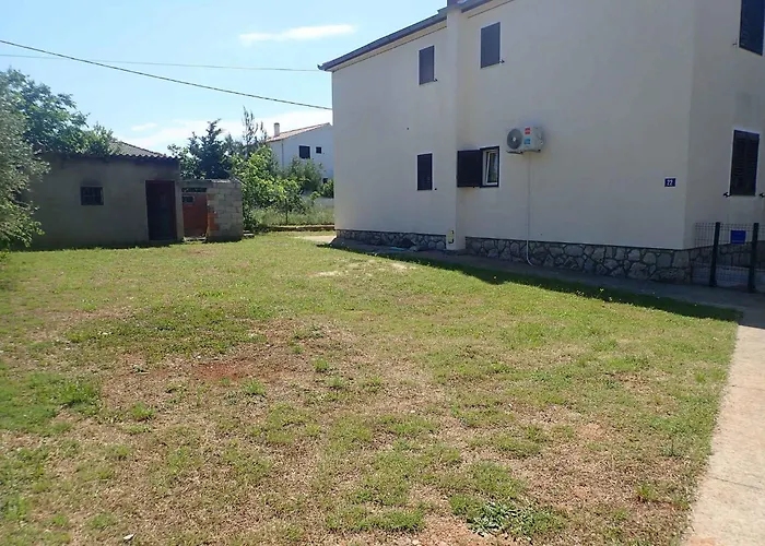 Near In 54481 Apartment